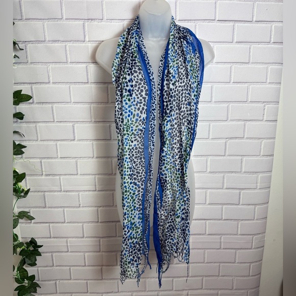 Stylish Blue, black and white  Patterned Scarf - Picture 5 of 6